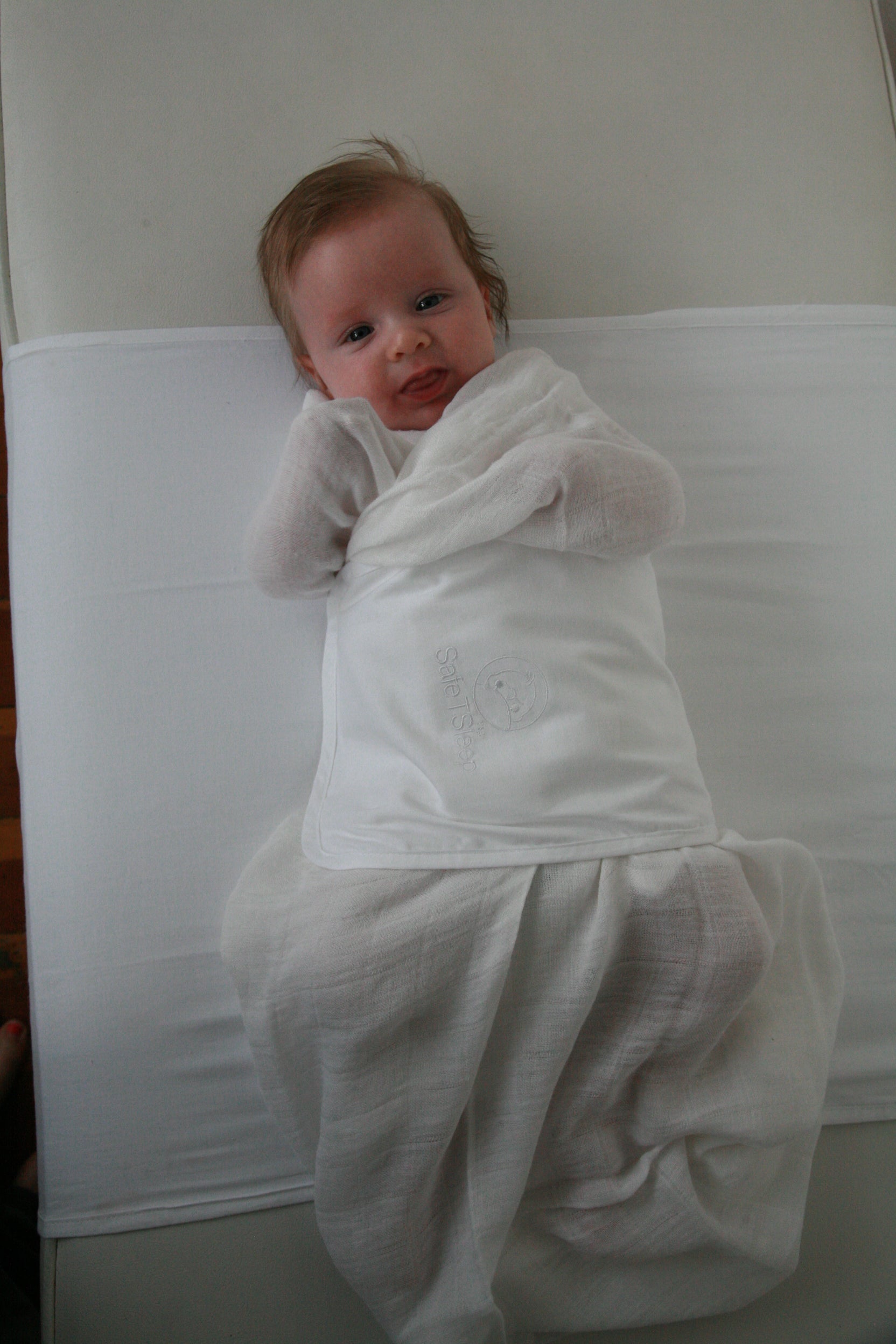Wrapping infants comfortably and safely Safe T Sleep® Sleepwrap