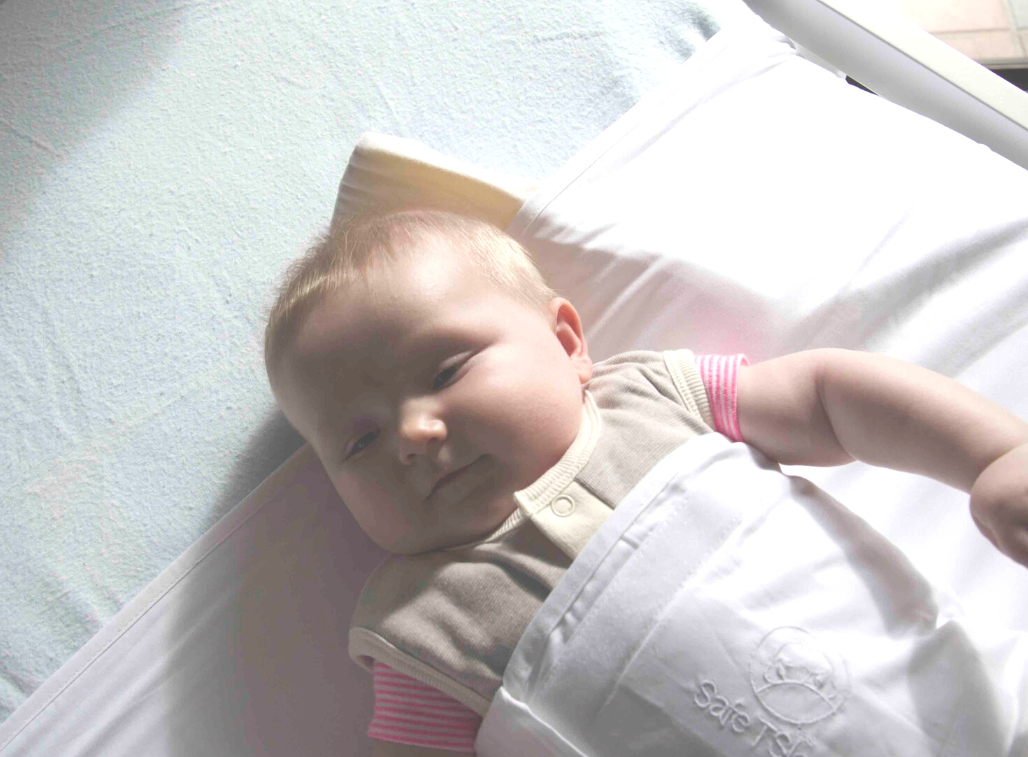 Little HEADwedge helps to prevent your baby developing a flat or deformed head